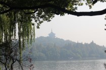 遇上杭州的季節(jié)，一場(chǎng)煙花未冷的邂逅